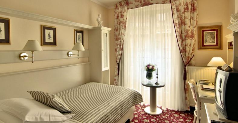 Aura Palace